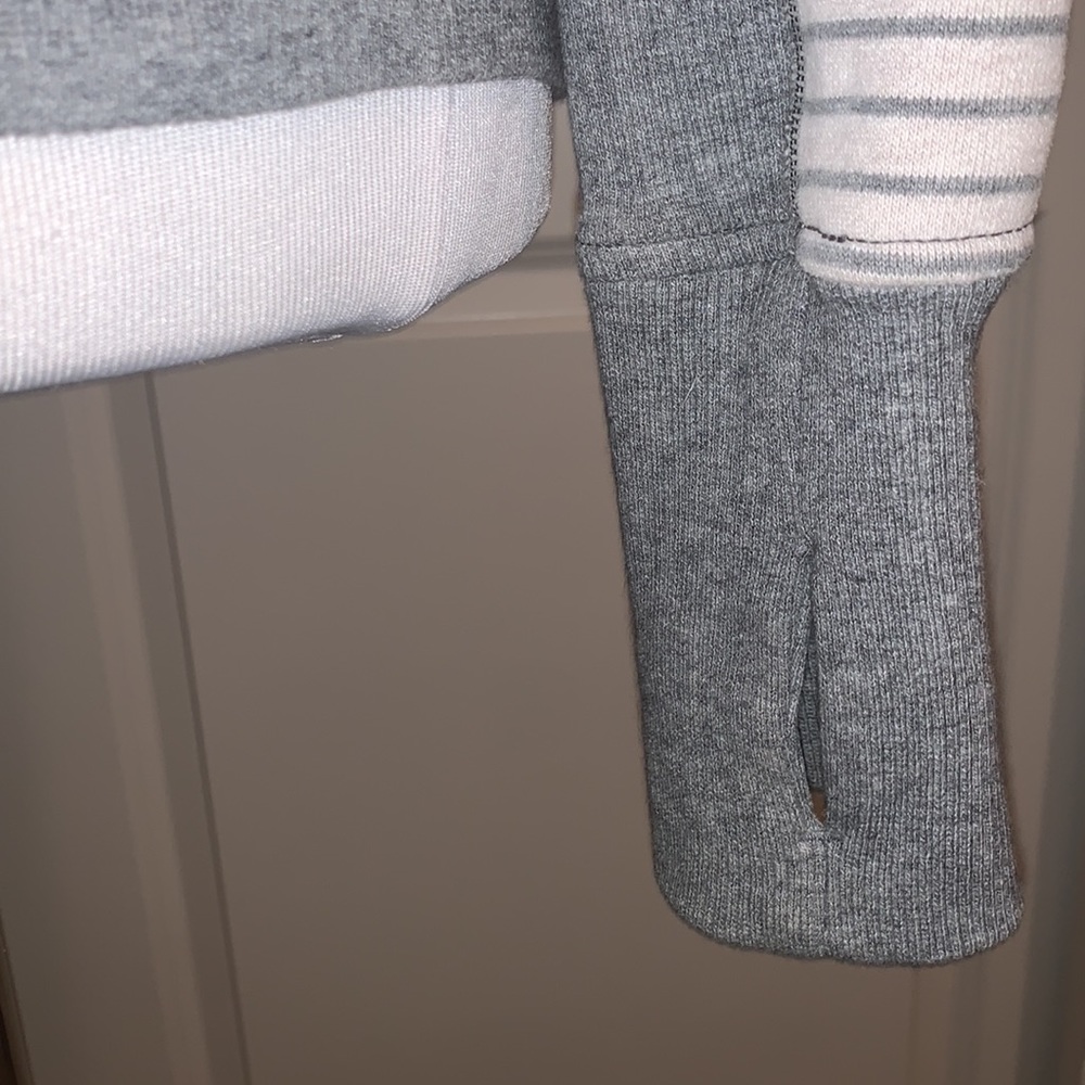 LULULEMON SIZE 4 GORGEOUS ZIPPERED HOODED THICK JACKET - Picture 5 of 13